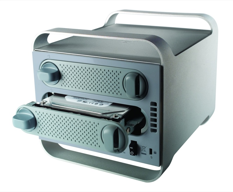 Illustration for article titled Iomega Beefs Up Its Jon Ive-y UltraMax Hard Drive Lineup